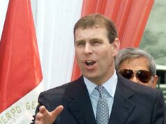 Ghislaine Maxwell procurava mulheres ‘inteligentes, bonitas e divertidas’ ‘de boas famílias’ para um amigo chamado ‘Andrew’