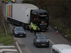 A corrida ultimate para casa: o tráfego atingirá hoje o seu nível mais movimentado em cinco anos, com 4,2 milhões de fugas planejadas, já que os especialistas dizem que evite estradas entre 11h e 19h, com aeroportos lotados e serviços ferroviários terminando mais cedo