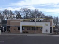 Homem morre após ficar preso entre seu carro e o balcão durante um acidente estranho no drive-thru do McDonald’s