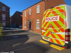 Mulher, 63 anos, é presa sob suspeita de assassinato após aposentado ser encontrado morto no dia de Natal