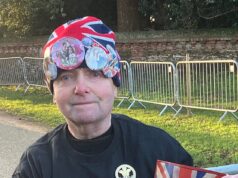 Momento em que o príncipe William vê o ‘maior superfã de Diana’ na multidão de Sandringham e o chama pelo nome – antes de apresentá-lo a Charlotte, Louis e George