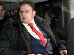 Momento em que diplomata russo é emboscado por agentes do FSB e detido em van por ‘passar segredos à inteligência dos EUA’