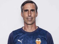 Homenagens prestadas ao técnico de futebol espanhol e três de seus filhos são temidos por afogamento em um barco turístico em mar agitado