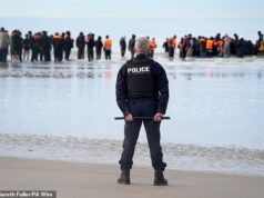 Sindicato francês diz ‘não’ à repressão aos migrantes enquanto o esforço para impor novas táticas de linha dura estagna devido aos temores de segurança da polícia