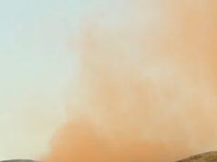 A ruptura massiva do gasoduto na Califórnia força milhares de pessoas a se abrigarem no native enquanto a rodovia fecha durante o movimentado fim de semana de viagens