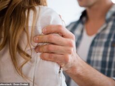 O motivo de cair o queixo pelo qual o marido foi acusado de agressão depois que sua ex-esposa leu os e-mails de seu aplicativo de namoro para os filhos e obteve uma vitória histórica no tribunal