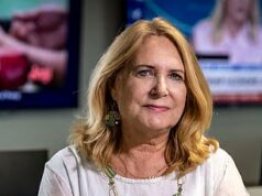 Jornalista que revelou os crimes de Jeffrey Epstein exige saber por que o Departamento de Justiça rastreou sua viagem