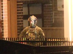 Desenvolvimento bombástico quando um homem é preso e acusado de planejar um tiroteio depois que policiais fortemente armados invadiram uma casa em Fairfield West