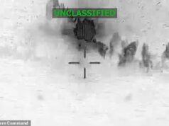 EUA atacam ‘barco terrorista’ à espreita em águas internacionais enquanto imagens dramáticas mostram momento de impacto devastador