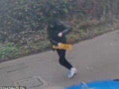 Duas prisões após atropelamento deadly: um pedestre de 80 anos foi atropelado no cruzamento ‘e carregado em cima do carro por mais de um quilômetro’