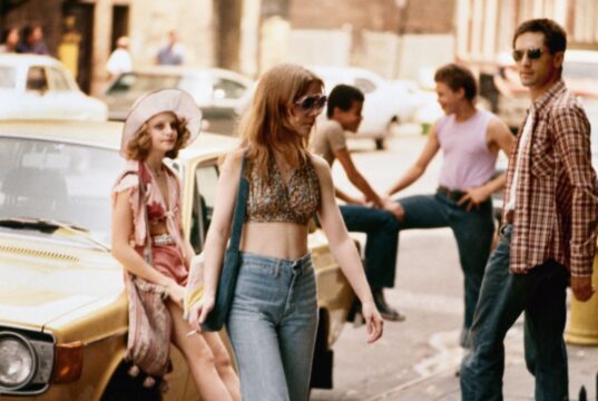 Da corrida do ouro na Califórnia a Sydney Sweeney: como o denims se tornou a peça de roupa mais duradoura da moda americana