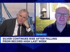 Os preços do ouro e da prata atingem novos máximos à medida que o metallic amarelo ressurge como uma cobertura