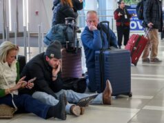 As companhias aéreas cancelam mais 900 voos, mas as interrupções causadas pela tempestade de inverno diminuem. Aqui está o que você deve saber