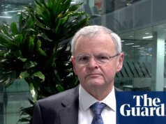 Longas esperas e falta “inaceitável” de dados nas clínicas de gênero do NHS na Inglaterra, concluiu a revisão