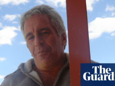 Sobreviventes do abuso de Epstein condenam o departamento de justiça por liberar arquivos apenas parcialmente