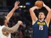 O triplo-duplo de Nikola Jokic levanta Nuggets sobre Rockets no thriller OT