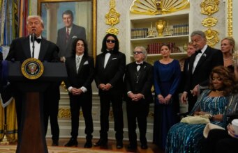 Trump hospeda o Kennedy Middle Honors, a primeira vez para um presidente