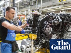 Proibição de automóveis a gasolina e diesel na UE em 2035 será atenuada, diz eurodeputado sênior