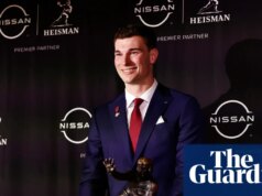Fernando Mendoza vence o Troféu Heisman como melhor jogador do futebol universitário