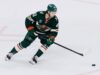 Quinn Hughes marca primeiro gol com Wild na estreia do time