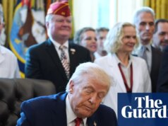 Trump assina ordem reclassificando maconha como menos perigosa