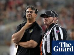 Ohio diz que o caso de Brian Smith com estudante e uso de álcool levou à demissão do cargo de técnico de futebol