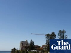 Homem preso após supostamente incitar violência racista na praia de Cronulla após ataque terrorista em Bondi