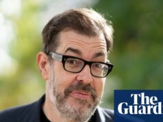 The Not possible Fortune, de Richard Osman, está no topo da lista dos mais vendidos do Reino Unido em 2025