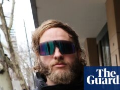 Neonazista australiano recusou fiança pela segunda vez por supostas mensagens ameaçadoras dirigidas a Allegra Spender