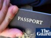 ‘É triste termos que fazer isso’: os cidadãos dos EUA portando passaportes por medo