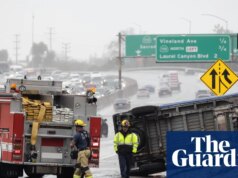 Sul da Califórnia limpa após a temporada de Natal mais chuvosa da história recente