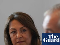 Terceiros líderes do conselho da Reforma do Reino Unido expressaram opiniões céticas em relação às vacinas