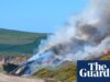 Dez bombeiros ingleses enfrentaram um número recorde de incêndios em pastagens, florestas e colheitas em 2025