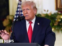 Trump anuncia ‘dividendo de guerreiros’ para tropas enquanto defende histórico econômico