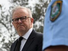 Austrália planeja recompra de armas após bloodbath de Bondi, enquanto surfistas homenageiam vítimas