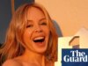 Kylie Minogue consegue o primeiro Natal número 1 dela – e da Amazon – com o Natal
