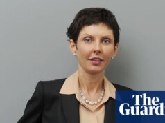 O chefe da Bet365 recebe pelo menos £ 280 milhões em salários e dividendos, apesar da queda nos lucros