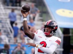 Relatório: Journeyman QB TJ Finley chega ao portal, busca o 7º ano de elegibilidade