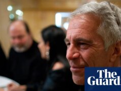 Democratas divulgam novas fotos de Epstein antes do prazo de transparência do DoJ