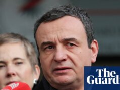 Kosovo vai às urnas em eleições antecipadas na tentativa de acabar com a crise política