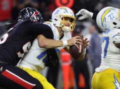 Justin Herbert pode exorcizar demônios dos playoffs quando os Chargers receberem os Texans?