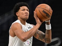 Sixers assinam contrato bidirecional com F MarJon Beauchamp