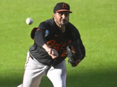 Orioles traz de volta RHP Zach Eflin em contrato de 1 ano