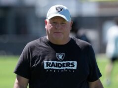 Northwestern contrata Chip Kelly como coordenador ofensivo