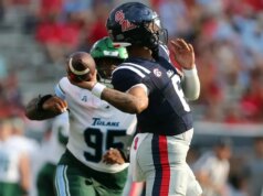Novo treinador se opõe ao treinador manco enquanto Ole Miss enfrenta Tulane