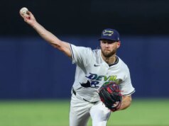 Giants contratam o apaziguador Jason Foley e supostamente adicionam o titular Adrian Houser