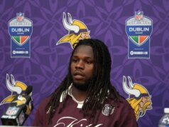 Vikings colocam S Josh Metellus e LB Jonathan Greenard no IR
