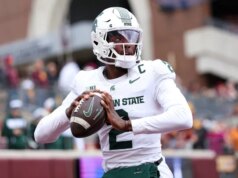 Michigan State QB Aidan Chiles entrando no portal de transferência