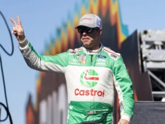 Brad Keselowski se recupera de cirurgia para perna quebrada