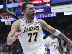 Relatório: Luka Doncic (perna) retornará pelo Lakers no Natal